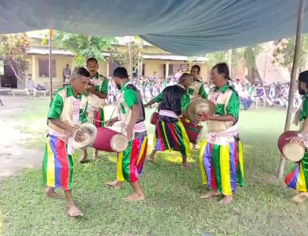 ছিপাঝাৰৰ তিনিসুতি মূখ হাইস্কুলত দৰঙী লোক কলা প্ৰদৰ্শন