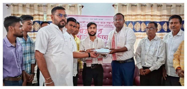 ঐতিহাসিক পাথৰিঘাটত সদৌ দৰং জিলা ছাত্ৰ সন্থাৰ নৱ নিৰ্বাচিত কাৰ্যনিৰ্বাহক সমিতিক দায়িত্বভাৰ অৰ্পণ*