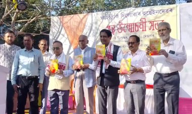 অৱসৰী শিক্ষক দিলোৱাৰ হুছেইনৰ "মুকুতাৰ মালা" আৰু" বন্দিত্বৰ আৰ্তনাদ" উন্মোচন।