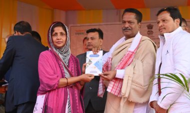 মঙলদৈত নতুন ৰেচন কাৰ্ড বিতৰণ অনুষ্ঠান