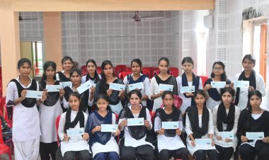 দৰঙত মুখ্যমন্ত্ৰীৰ নিযুত মইনা আঁচনিৰ অধীনত আৰ্থিক অনুদান প্ৰদান