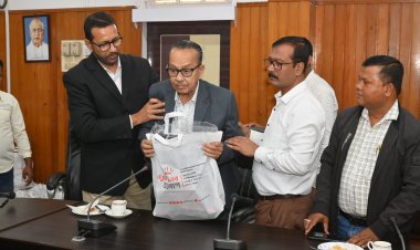 চৰকাৰী স্বীকৃতিপ্ৰাপ্ত সাংবাদিকলৈ শুভেচ্ছামূলক উপহাৰ