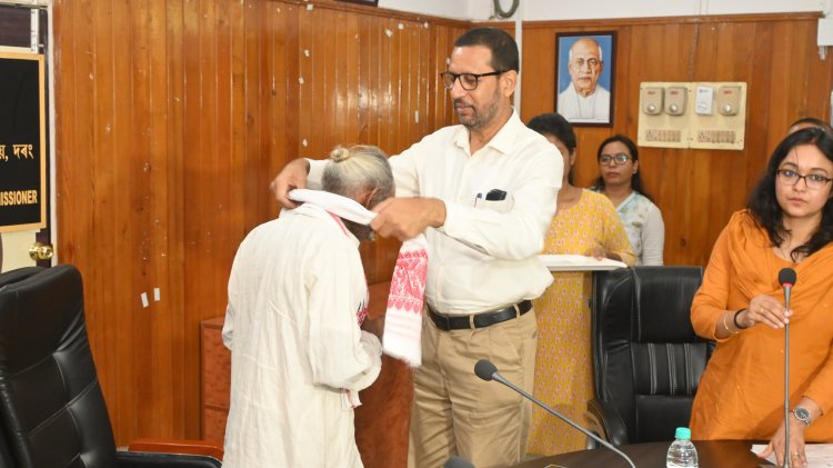 দৰং জিলাত বাৰ্ষিক শিল্পী সন্মান লাভকৰা শিল্পীক আনুষ্ঠানিক প্ৰমাণপত্ৰ বিতৰণ