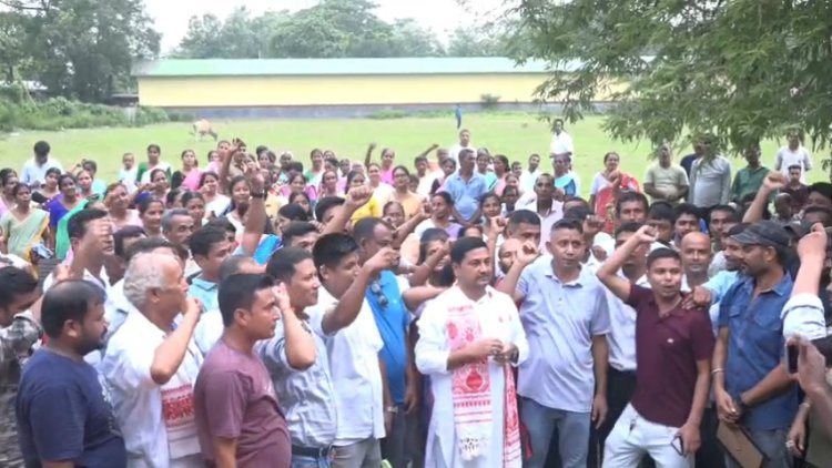 যুব নেতা ড০ বনমালী শৰ্মাৰ সমৰ্থনত ওলাই আহিল অজস্ৰ লোক।